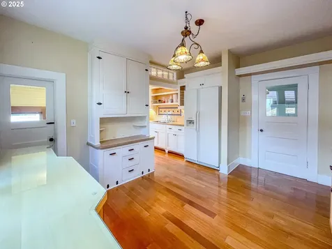 1118 SE Washington Avenue Roseburg OR 97470