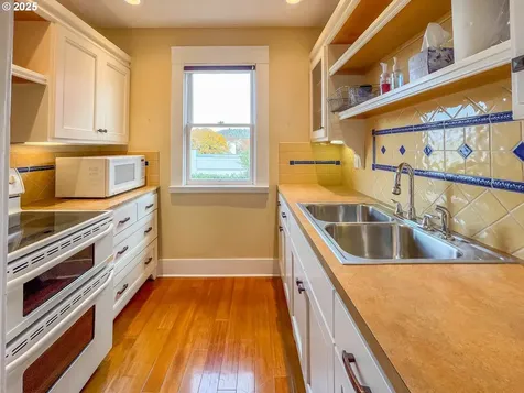 1118 SE Washington Avenue Roseburg OR 97470
