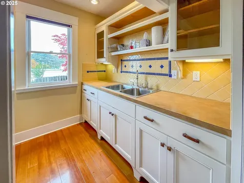 1118 SE Washington Avenue Roseburg OR 97470
