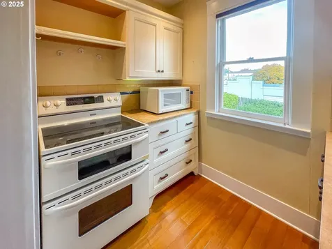 1118 SE Washington Avenue Roseburg OR 97470
