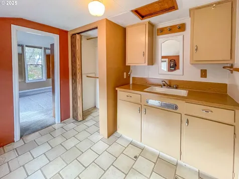 1118 SE Washington Avenue Roseburg OR 97470