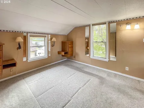1118 SE Washington Avenue Roseburg OR 97470