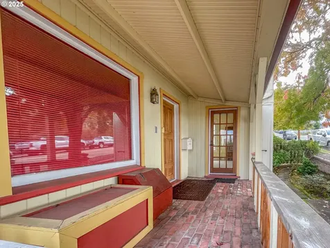 1118 SE Washington Avenue Roseburg OR 97470