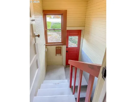 1118 SE Washington Avenue Roseburg OR 97470
