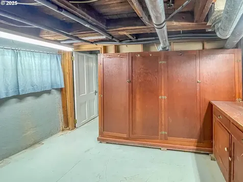 1118 SE Washington Avenue Roseburg OR 97470