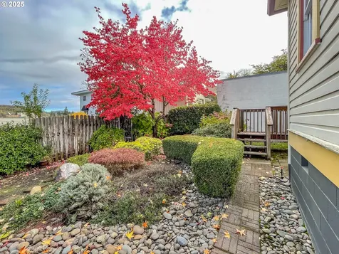 1118 SE Washington Avenue Roseburg OR 97470