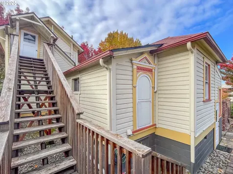 1118 SE Washington Avenue Roseburg OR 97470