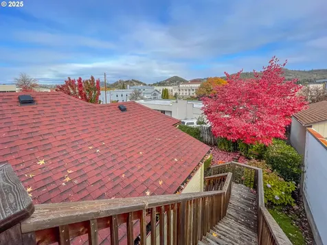 1118 SE Washington Avenue Roseburg OR 97470