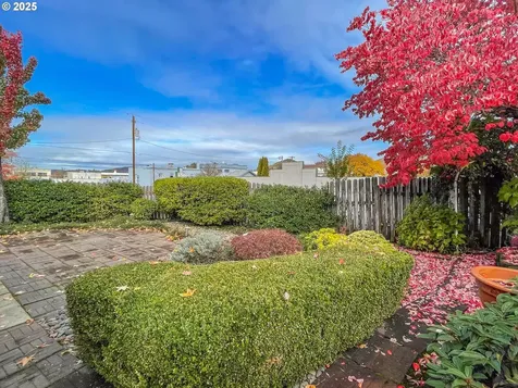 1118 SE Washington Avenue Roseburg OR 97470