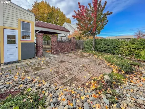 1118 SE Washington Avenue Roseburg OR 97470