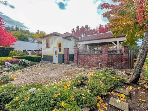 1118 SE Washington Avenue Roseburg OR 97470