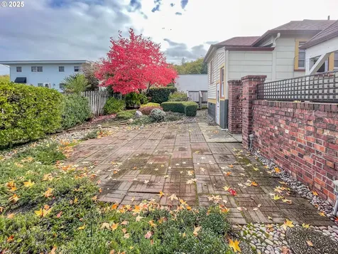 1118 SE Washington Avenue Roseburg OR 97470
