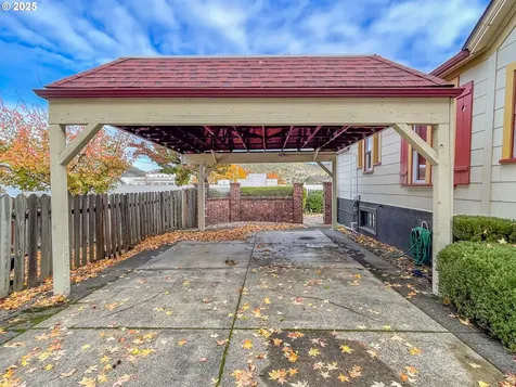 1118 SE Washington Avenue Roseburg OR 97470