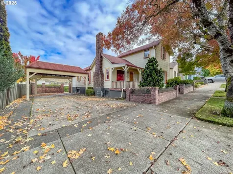 1118 SE Washington Avenue Roseburg OR 97470