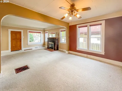 1118 SE Washington Avenue Roseburg OR 97470