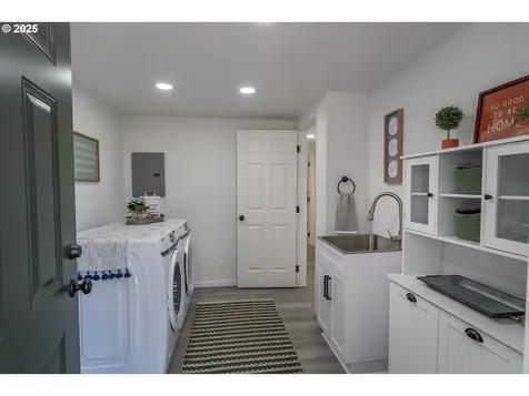 1052 Reston Road Roseburg OR 97471