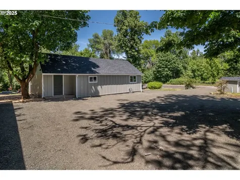 1052 Reston Road Roseburg OR 97471