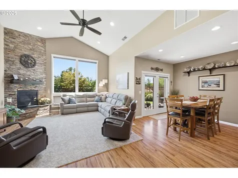 1589 SE Loganberry Street Dallas OR 97338