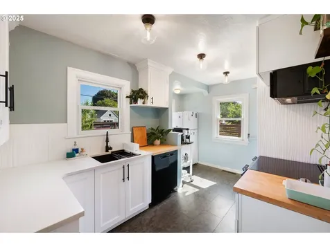 3710 SE 86th Avenue Portland OR 97266