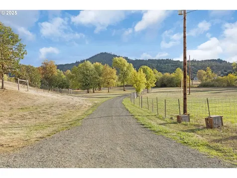 178 Dovetail Lane Sutherlin OR 97479