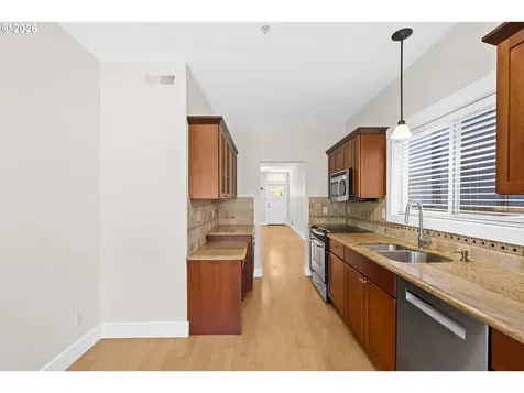 2165 NW Everett Street Portland OR 97210