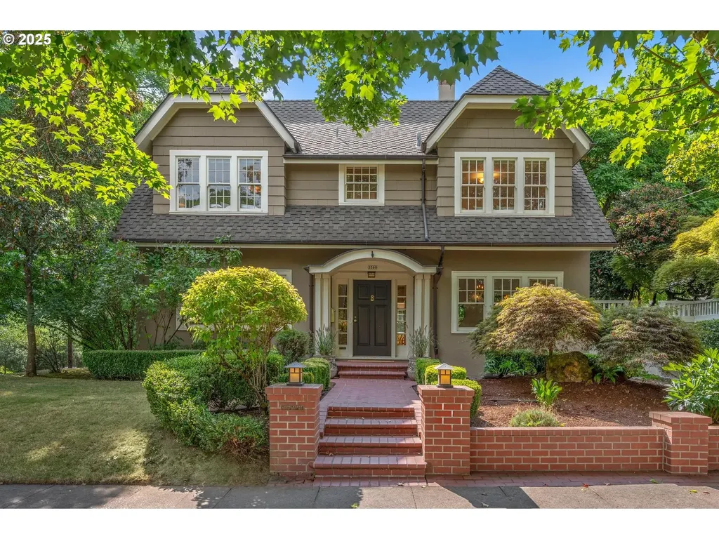3568 NE Couch Street Portland OR 97232
