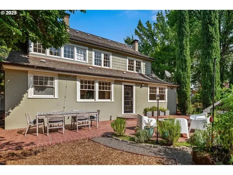 3568 NE Couch Street Portland OR 97232
