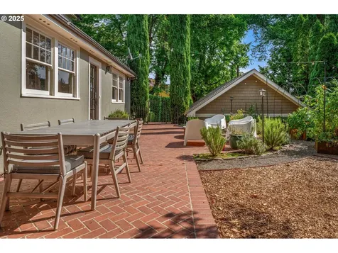 3568 NE Couch Street Portland OR 97232