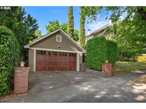 3568 NE Couch Street Portland OR 97232