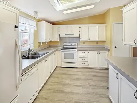 15889 Sunset Strip Brookings OR 97415