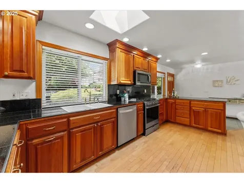 9150 SW Salmon Street Portland OR 97225