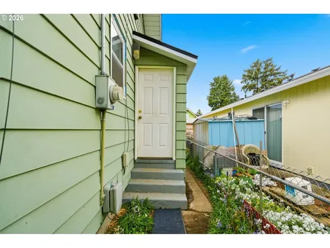 7135 SE Gladstone Street Portland OR 97206