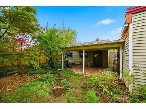 7135 SE Gladstone Street Portland OR 97206