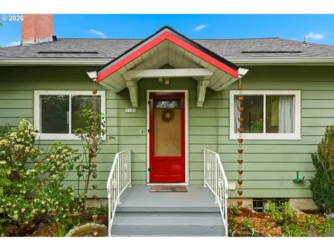 7135 SE Gladstone Street Portland OR 97206