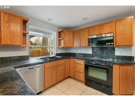 11329 SE Salmon Street Portland OR 97216