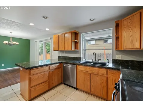 11329 SE Salmon Street Portland OR 97216