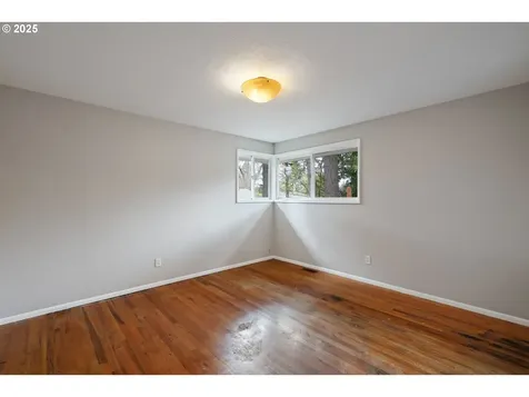 11329 SE Salmon Street Portland OR 97216