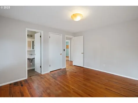 11329 SE Salmon Street Portland OR 97216