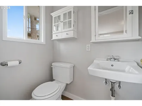 11329 SE Salmon Street Portland OR 97216
