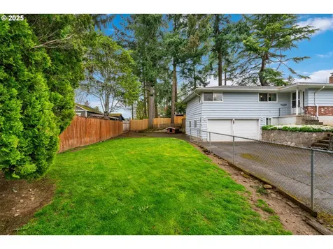 11329 SE Salmon Street Portland OR 97216