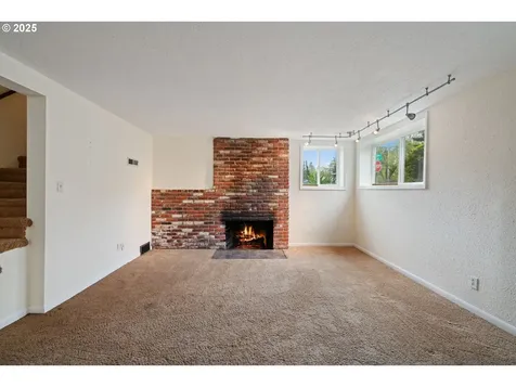 11329 SE Salmon Street Portland OR 97216