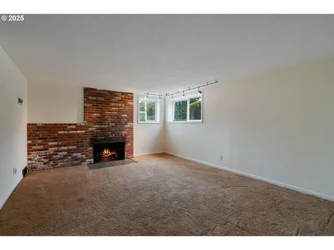 11329 SE Salmon Street Portland OR 97216