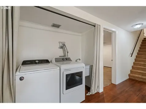 11329 SE Salmon Street Portland OR 97216