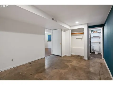 11329 SE Salmon Street Portland OR 97216