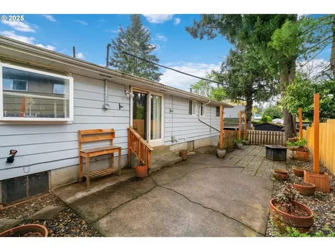 11329 SE Salmon Street Portland OR 97216