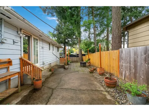 11329 SE Salmon Street Portland OR 97216