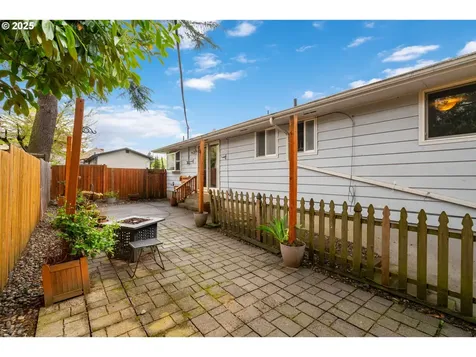 11329 SE Salmon Street Portland OR 97216