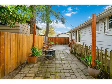 11329 SE Salmon Street Portland OR 97216