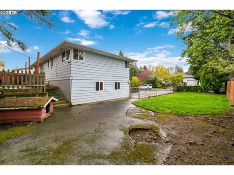 11329 SE Salmon Street Portland OR 97216