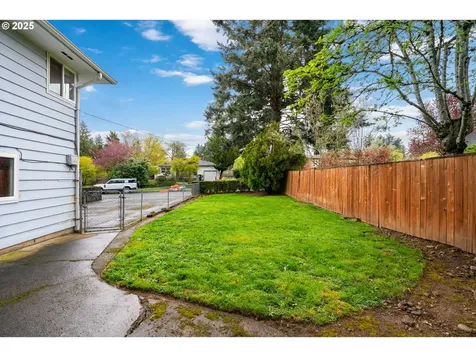 11329 SE Salmon Street Portland OR 97216